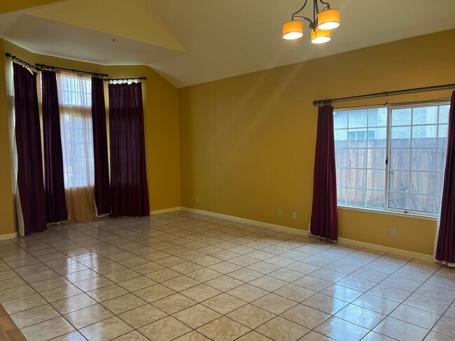 Building Photo - 1142 Rockhaven Ct. Salinas, CA 93906