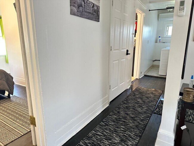 Building Photo - New Rochelle Fully Furnished Beauty