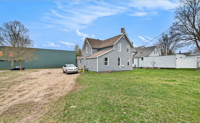 Building Photo - Selling - River Street