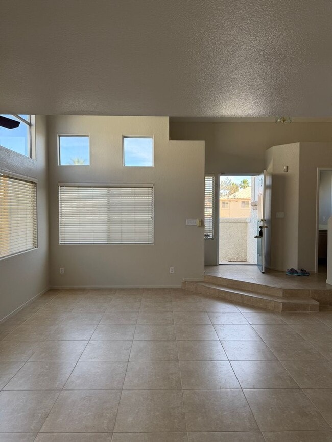 Building Photo - Corner lot townhome