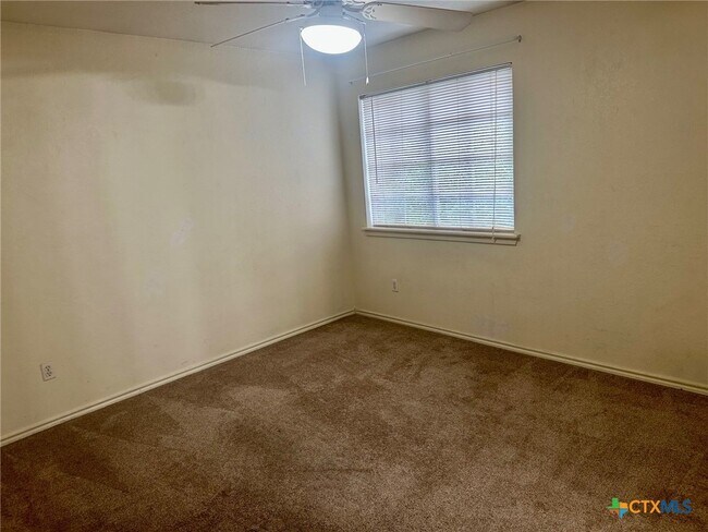 Building Photo - 128 Cedargrove