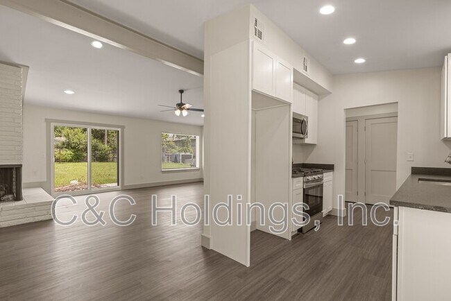 Building Photo - 4541 E 32nd Pl