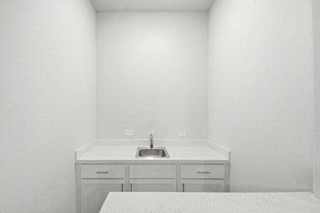 Building Photo - 2106 Villa Flora Ln
