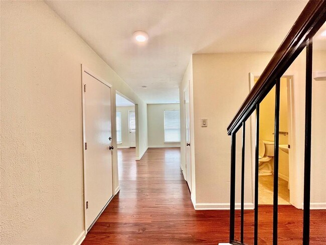 Building Photo - 3038 Sam Houston Dr