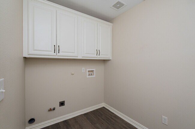 Building Photo - 640 W Marshall Dr
