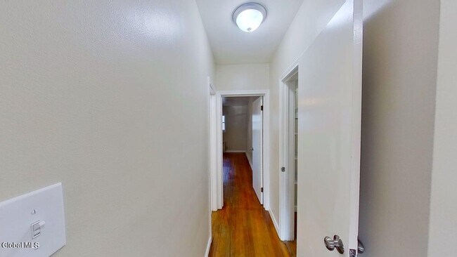 Building Photo - 31 Parkwood St