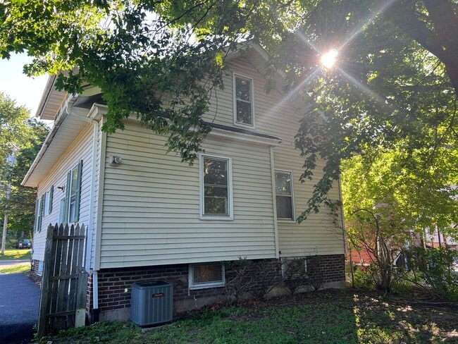 Building Photo - BEAUTIFUL SINGLE FAMILY MOVE-IN READY!!!