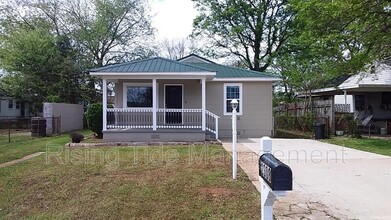 Building Photo - 2308 13th Pl N