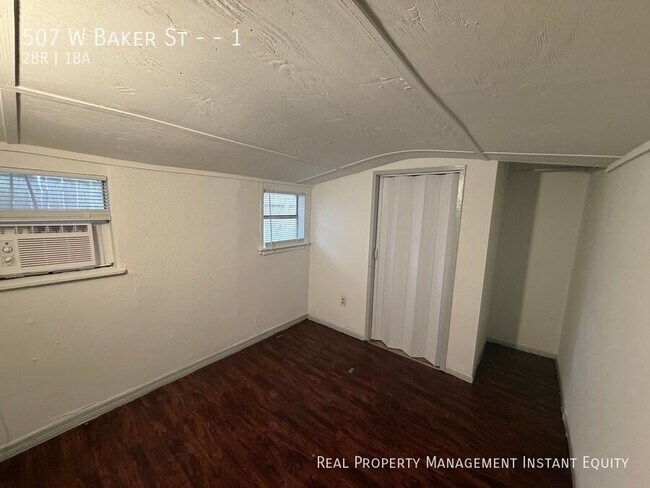 Building Photo - 507 W Baker St