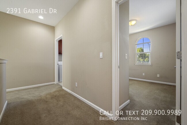 Building Photo - 2391 Gabriel Dr