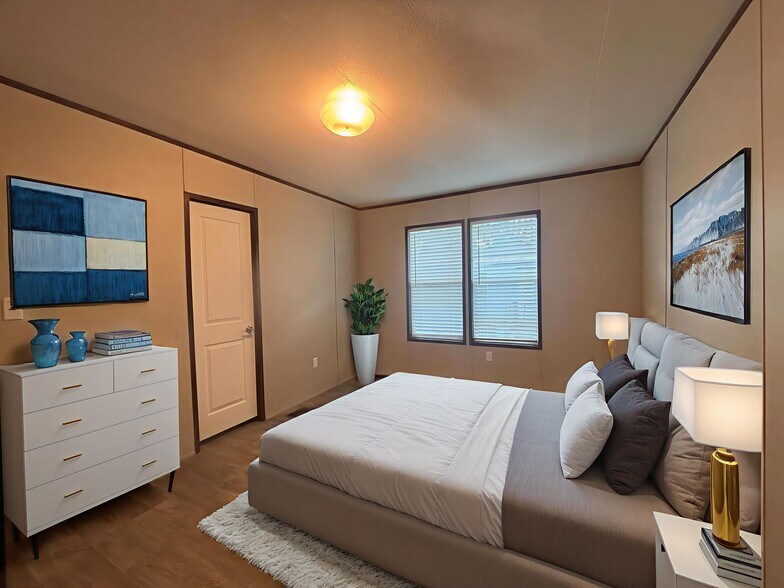 Building Photo - 203 Linda St