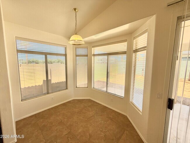 Building Photo - 13896 W Wilshire Dr