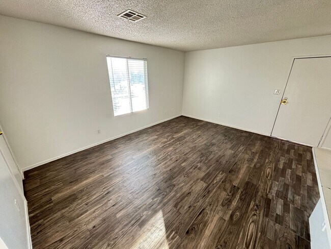 Building Photo - 147 Westminster Way