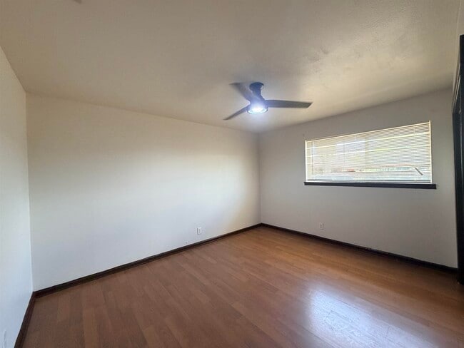 Building Photo - 699 Banyan Ct
