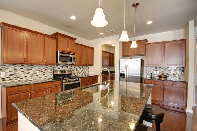 Building Photo - Stunning 4 bedroom in Park West - Mt. Pleasant