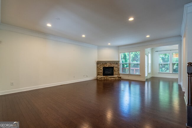 Building Photo - 1504 Woodbridge Way NE