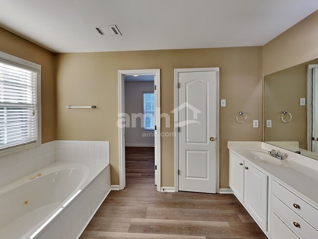 Building Photo - 1990 Turtle Creek Way