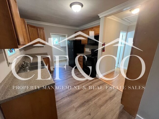 Building Photo - Charming 2-Bedroom, 1-Bathroom Home Availa...