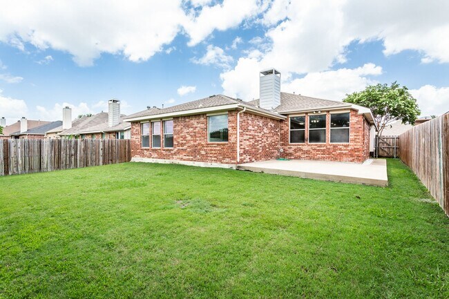 Building Photo - 4 Bedroom 2 Bath Home for Rent