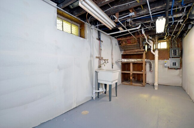 Building Photo - Beautiful Updated 5-Bed 2-Bath Home in NE Minneapolis!