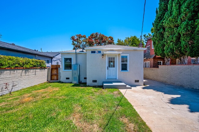 Building Photo - 8807 Cimarron St
