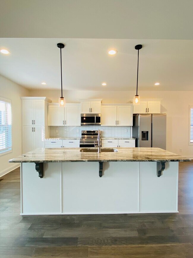 Building Photo - Luxury Home