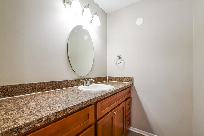 Building Photo - 208 12 League Cir