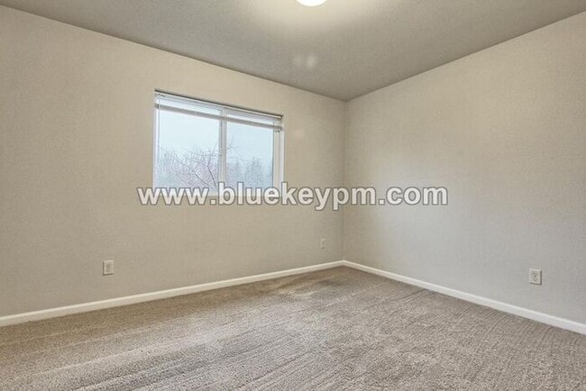 Building Photo - Unique 4 Bed, 2.5 Bath Home Near Burnt Bridge Creek Path