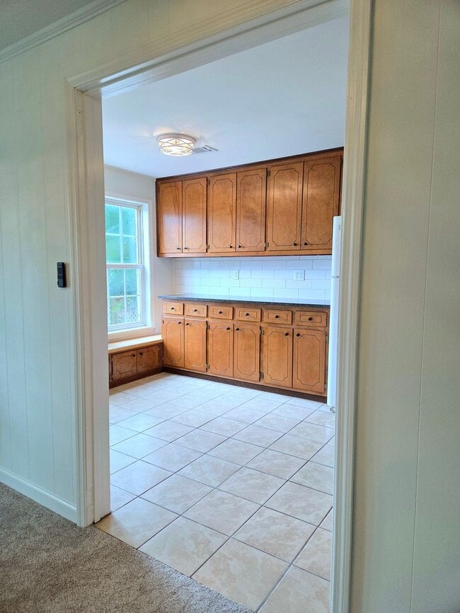 Building Photo - 147 Lakemont Dr