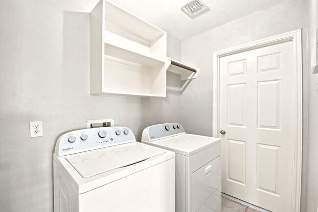 Building Photo - 24815 Corbin Gate Dr