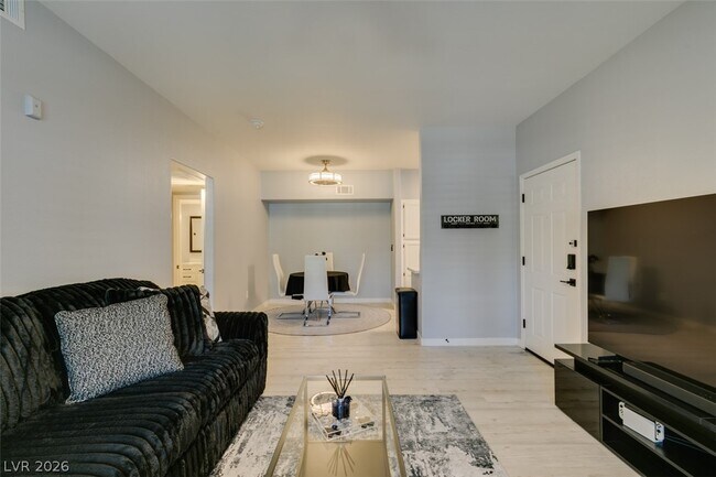 Building Photo - 7255 W Sunset Rd