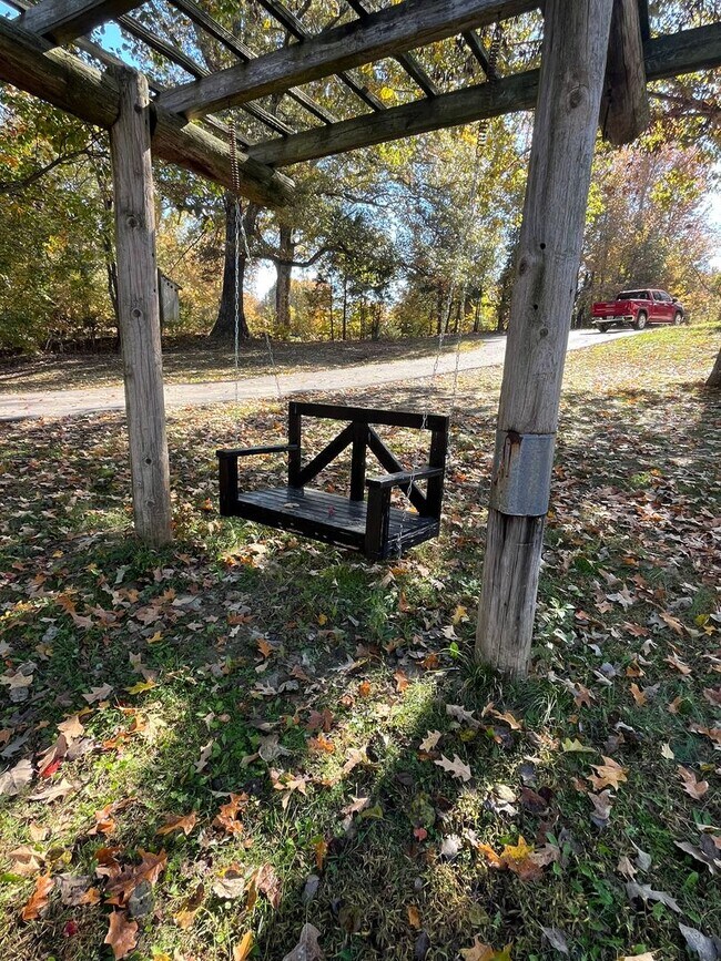 Building Photo - Country Living at it's best