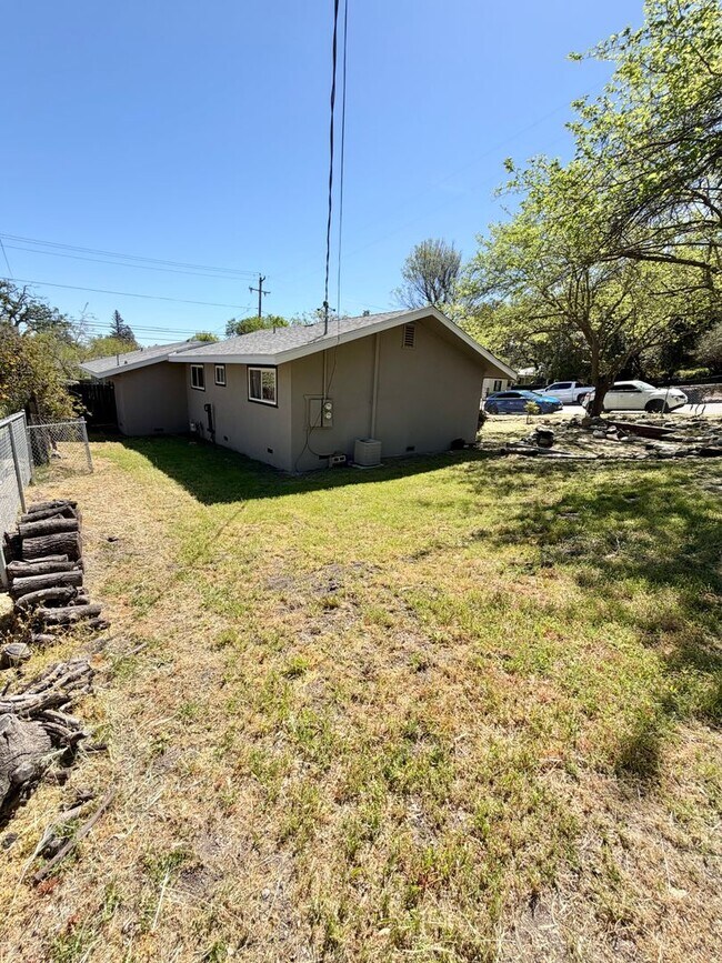 Building Photo - COMING SOON!! 2 BEDROOM 1 BATH HOME NEAR DOWNTOWN PASO ROBLES!!!!