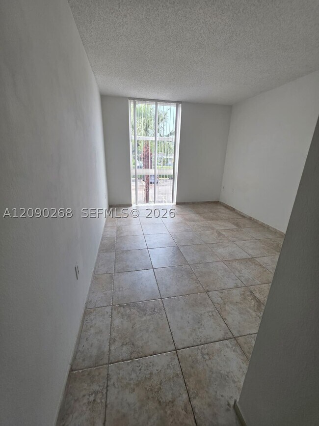Building Photo - 16950 DixieB225 B-225