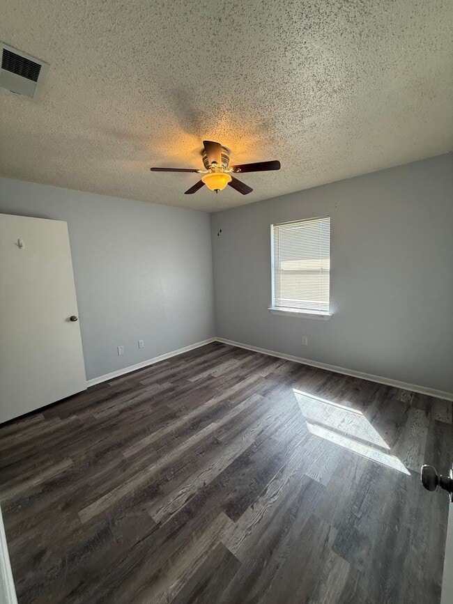 Building Photo - 1610 Indian Trail