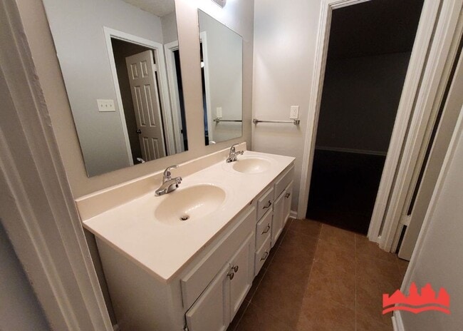 Building Photo - 6279 Kirby Downs Dr