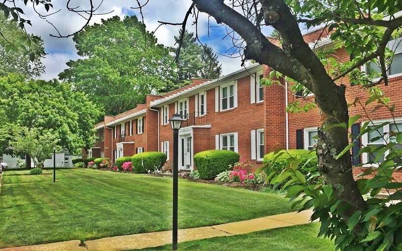 Primary Photo - Williamsburg & Portage Pointe Apartments