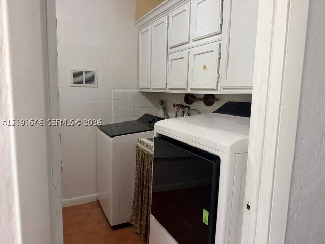 Building Photo - 2725 SW 82nd Ave