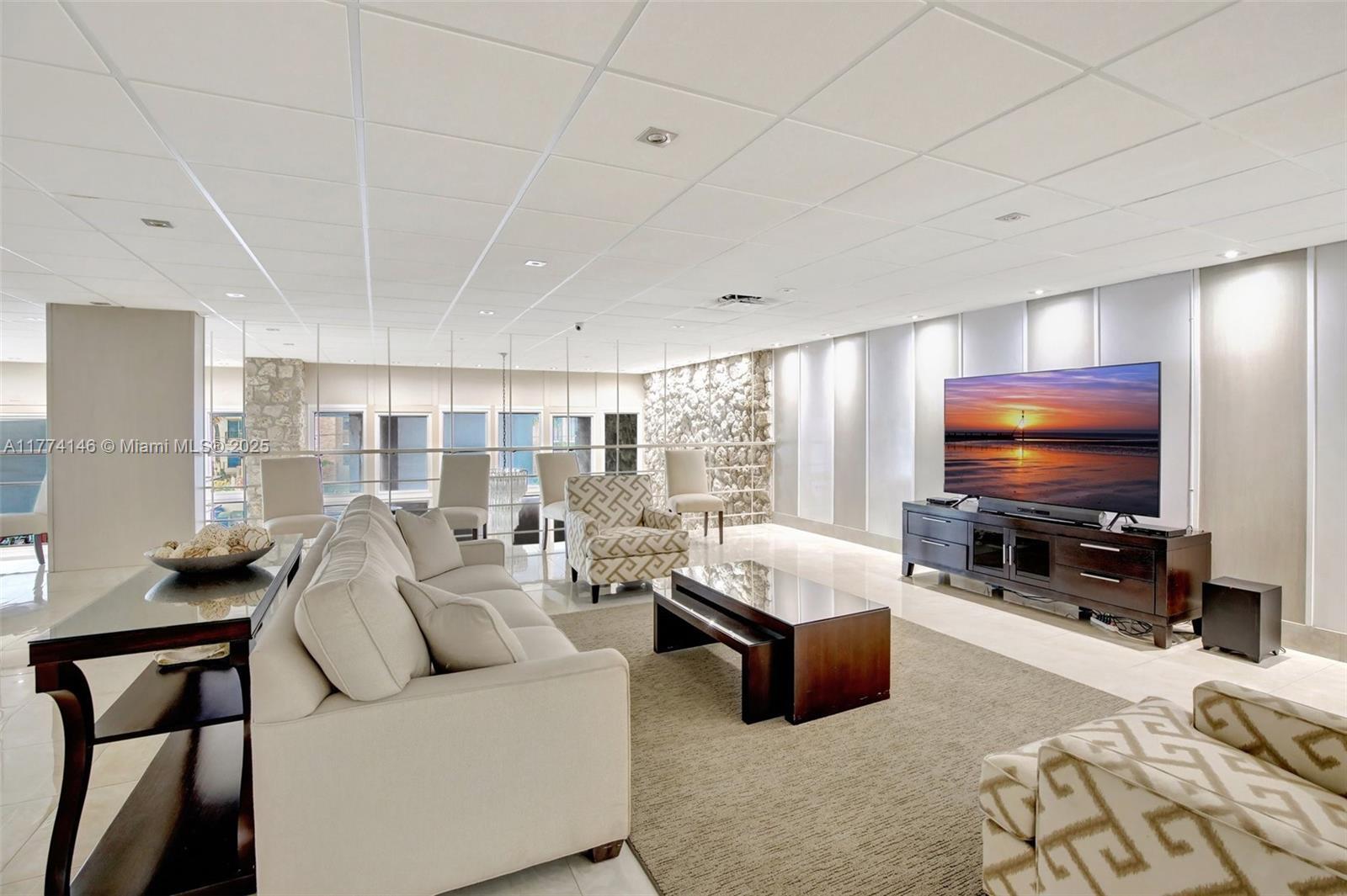 Building Photo - 3111 N Ocean Dr