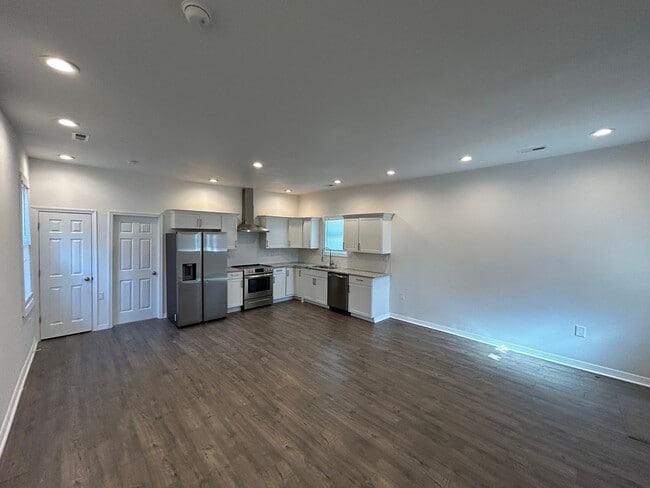 Building Photo - 1404 Miller Ave