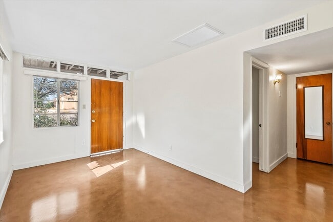 Building Photo - 2604 N Martin Ave