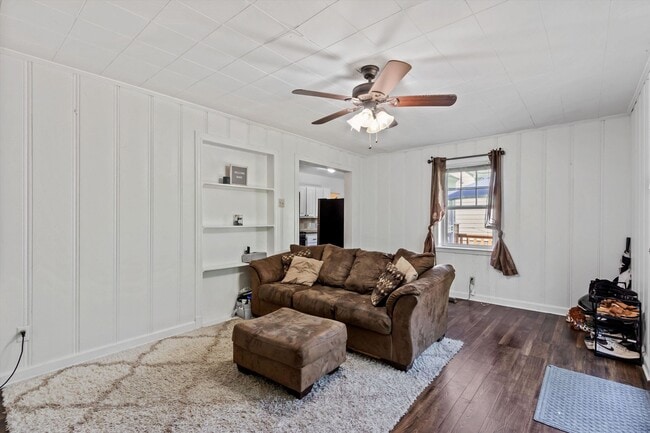 Building Photo - 3132 Carnes Ave