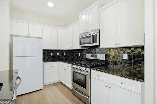 Building Photo - 10851 Alderwood Cove