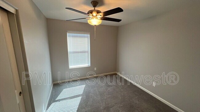 Building Photo - 5018 S Rosemary Dr