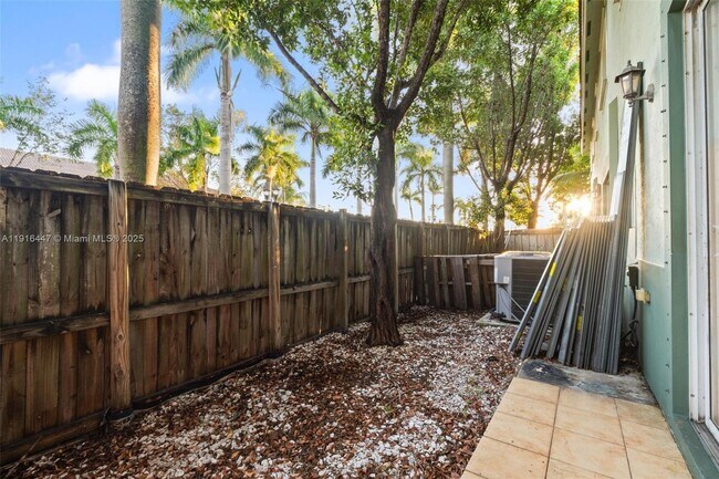 Building Photo - 1406 SE 26th Ct