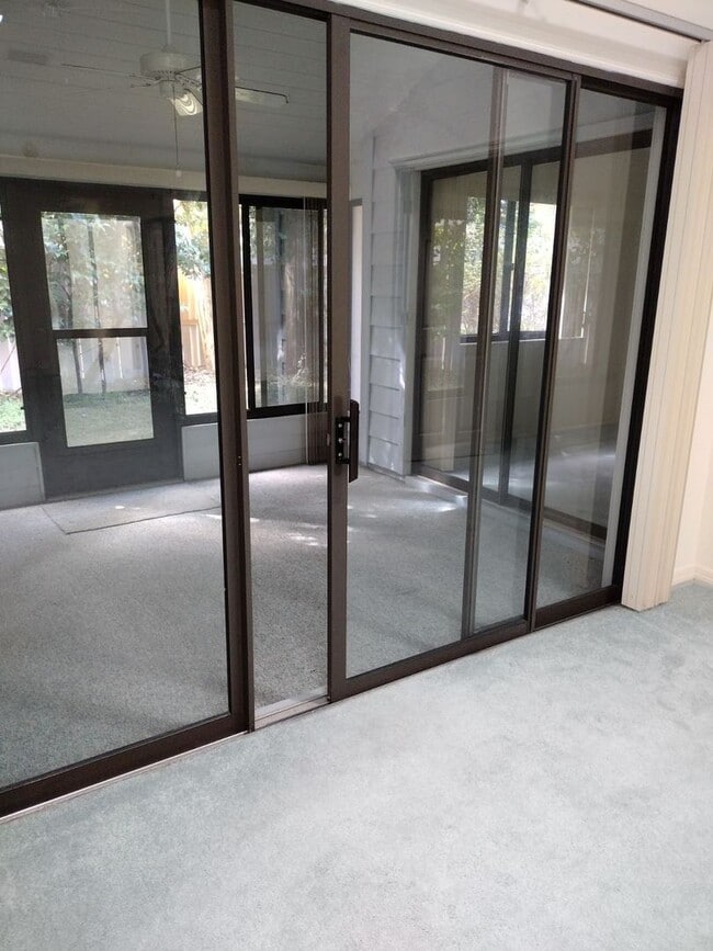 Building Photo - 3 Br. 2 Ba. condo with garage