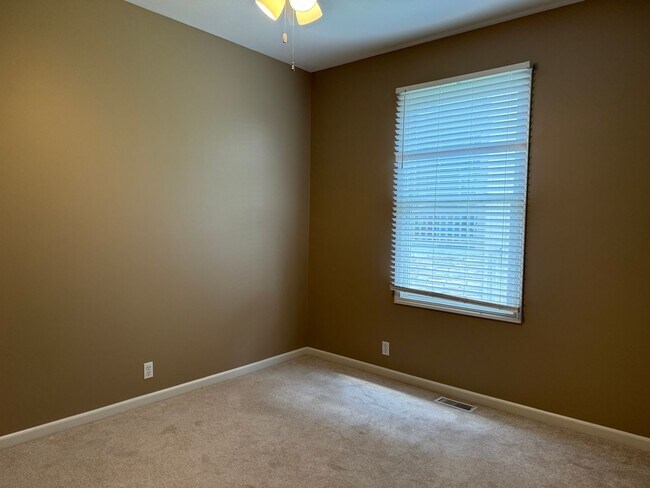 Building Photo - Elkhorn Home For Rent In Quiet Neighborhood