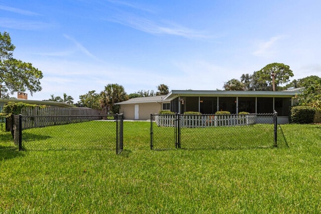 Building Photo - 460 Magellan Dr