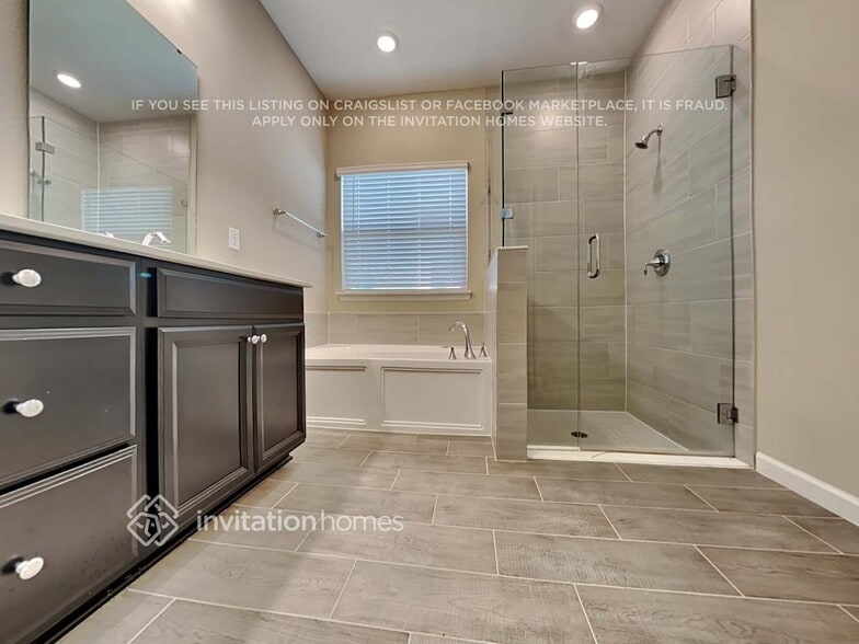 Building Photo - 9760 Lovage Ln