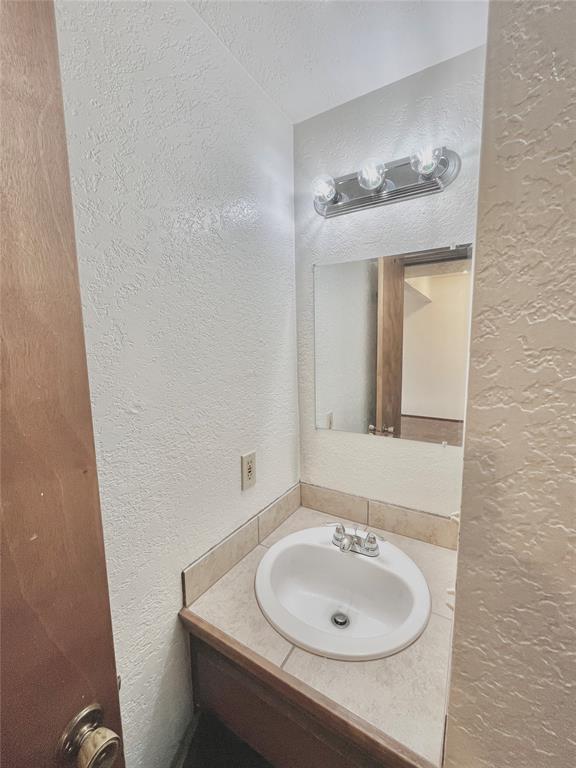 Building Photo - 1901 E Lindsey St